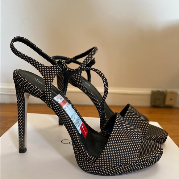 This Calvin Klein‘s shoes despite high hill very comfortable. - Picture 4 of 4